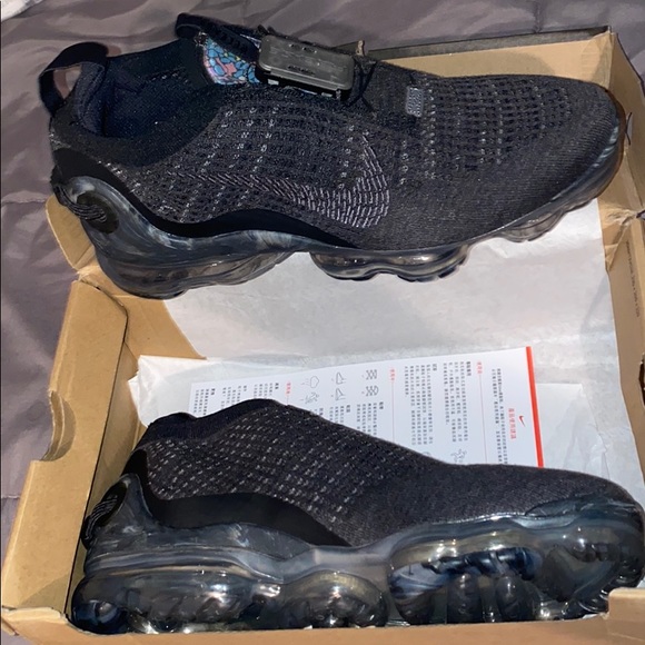 Athletic_Shoes